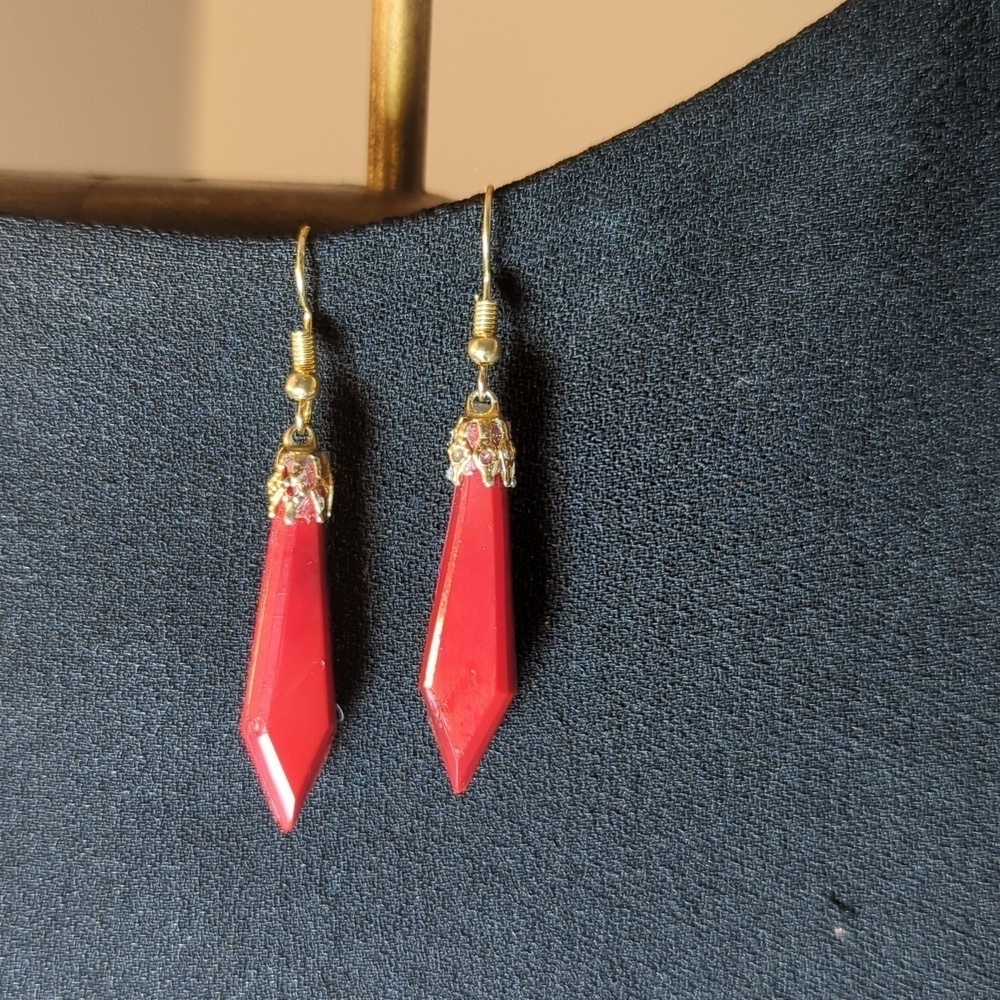 â„ïž Vintage Earrings 2" Drop Dangler Red goldtone vintage boho